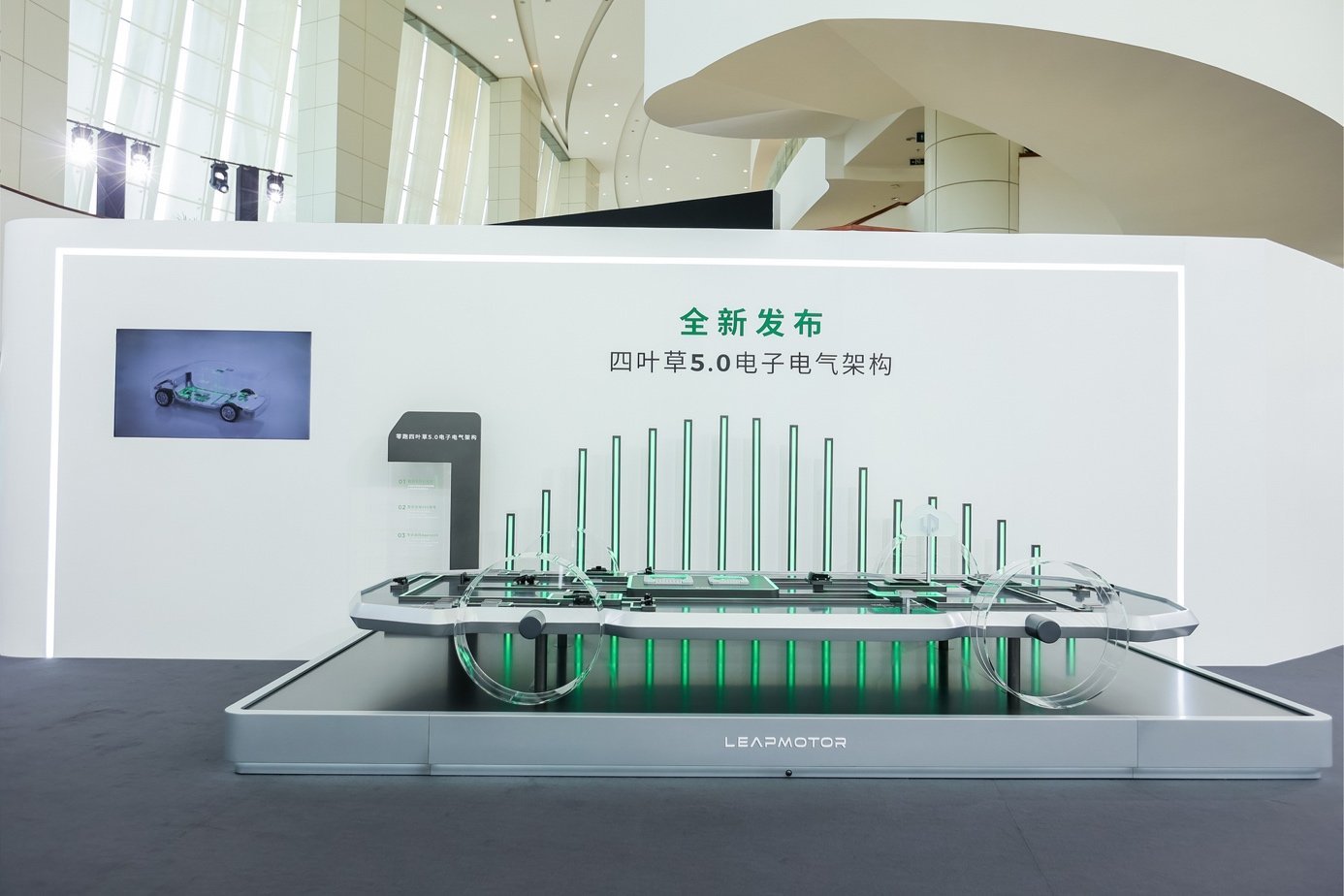 零跑技术日展示 11 年全域自研底气:一套架构+三大核心技术+多项储备