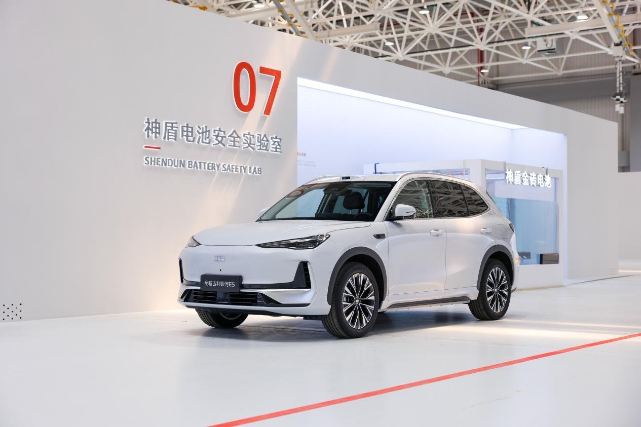 全球AI智充SUV来了!全新吉利银河E5上市限时先享价9.…