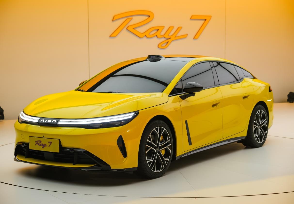 带激光雷达的智能纯电轿车首选 Ray7，智驾硬件软件没有短板